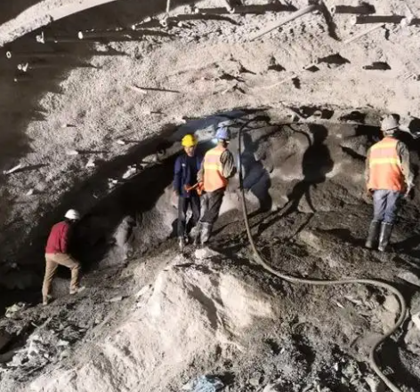 古县拱顶带模注浆料的施工流程及注意事项